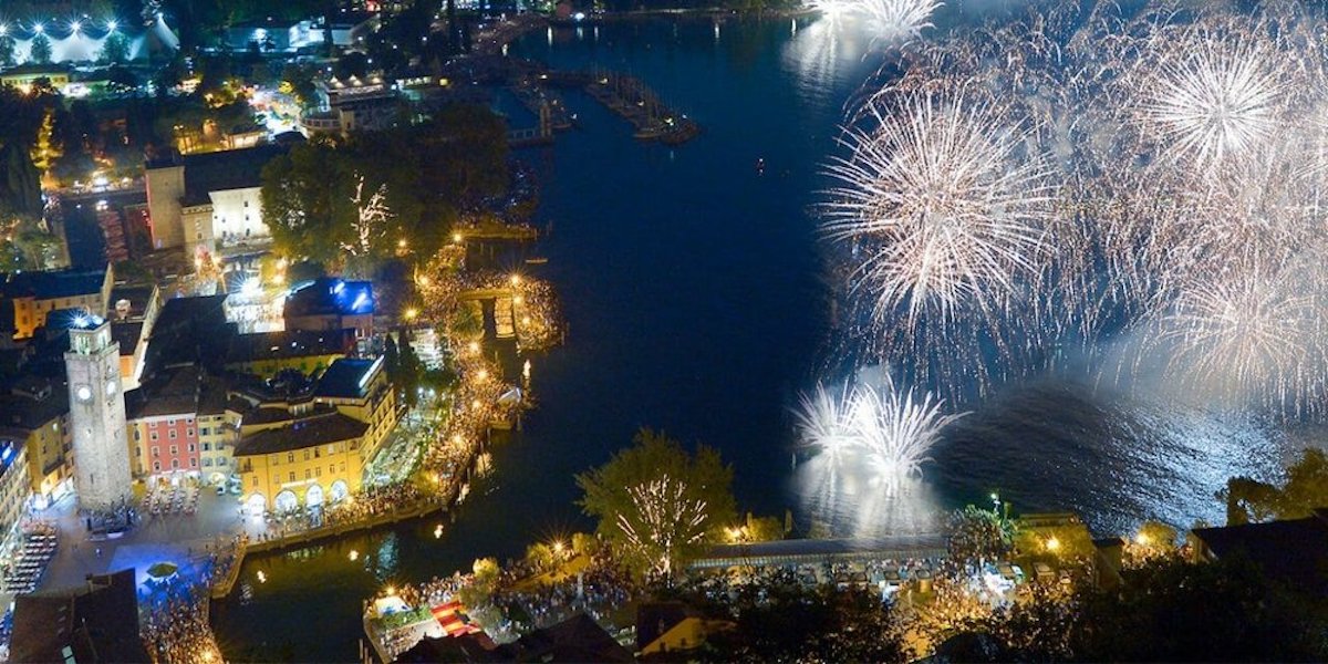 Fuochi d'artificio e fumogeni, Mazzano Brescia Lago di Garda