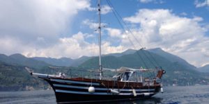 Noleggio Motoveliero lago di Garda