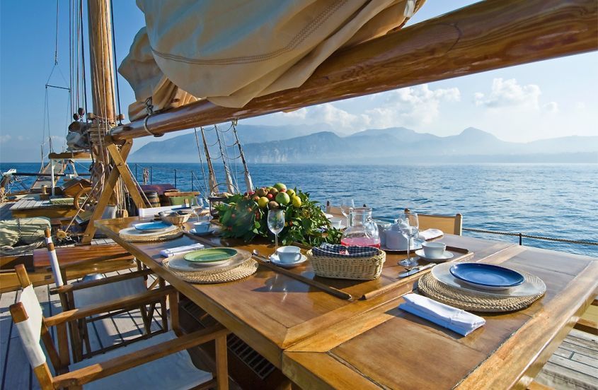 Pranzo in barca lago di Garda